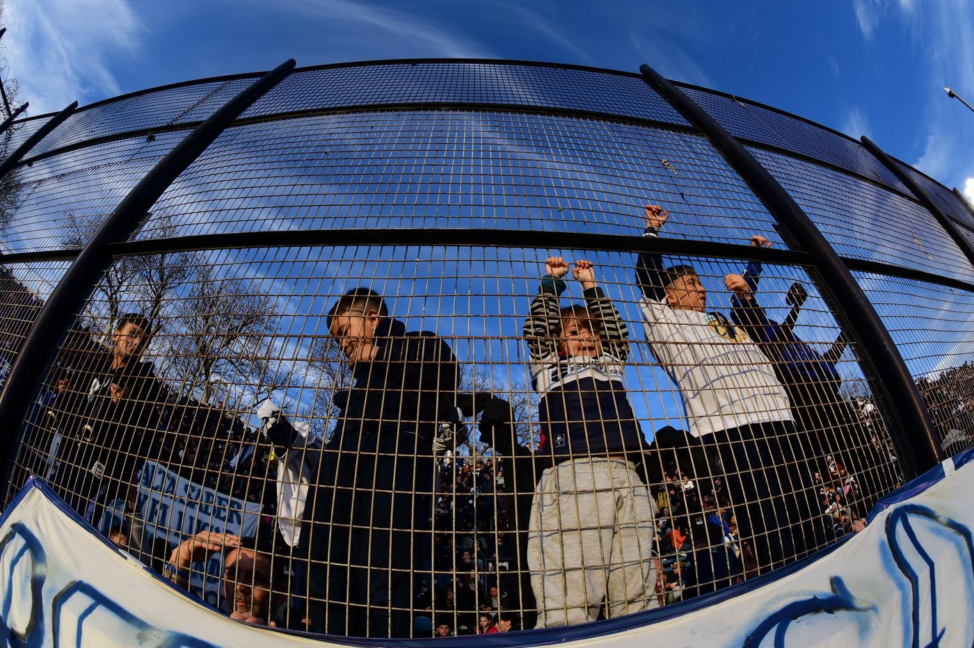 Gimnasia Argentinos Juniors Hinchas.jpg