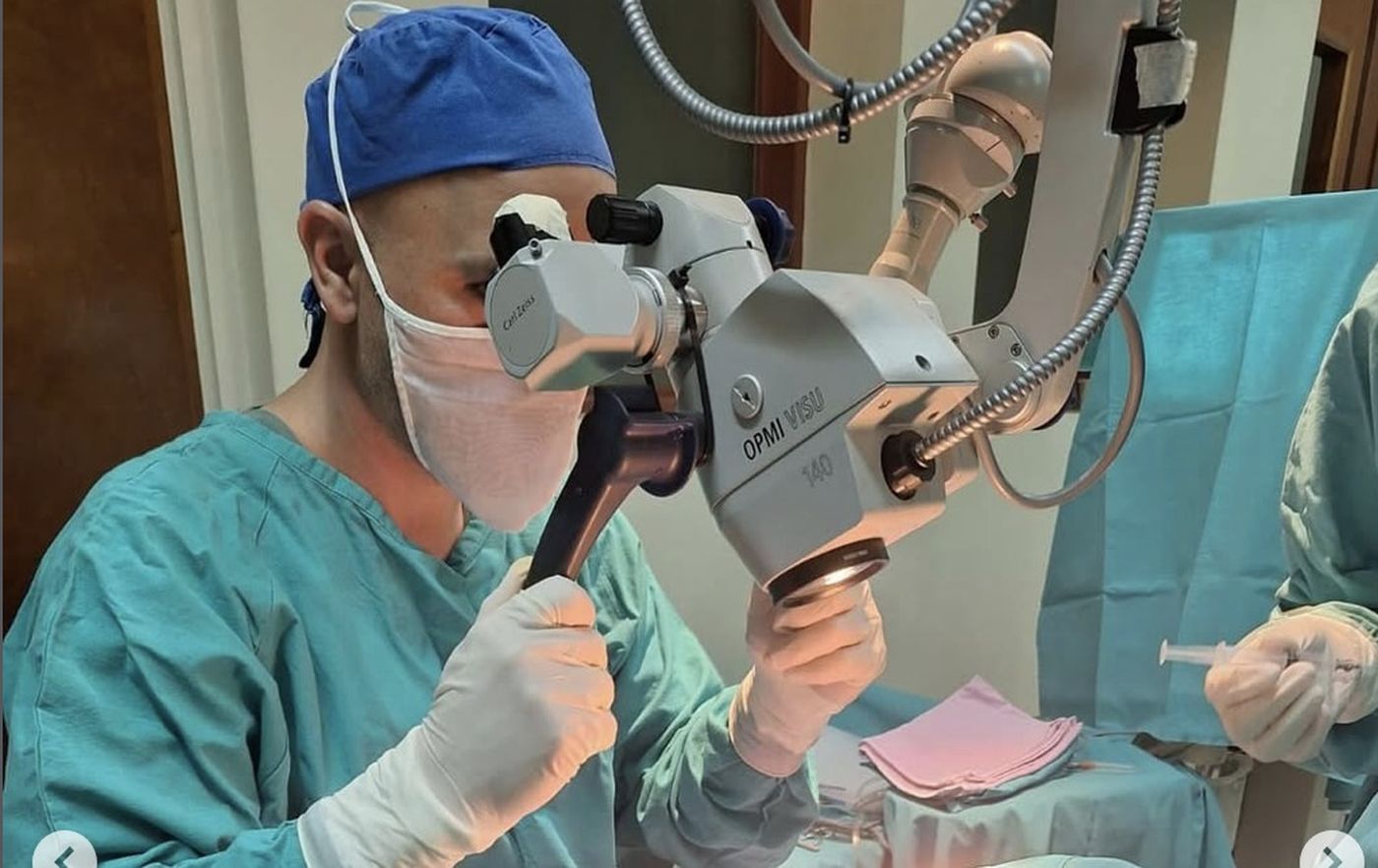 El oftalmólogo Andrés Alza, oriundo de La Plata, desarrolló una técnica de microcirugía para casos extremos