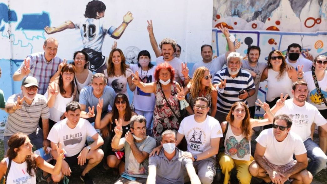 En plena campaña, el Frente de Todos de La Plata se sumó al homenaje a Maradona