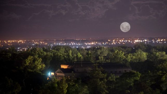 todo lo que hay que saber del eclipse penumbral de luna que se vera esta noche en la plata