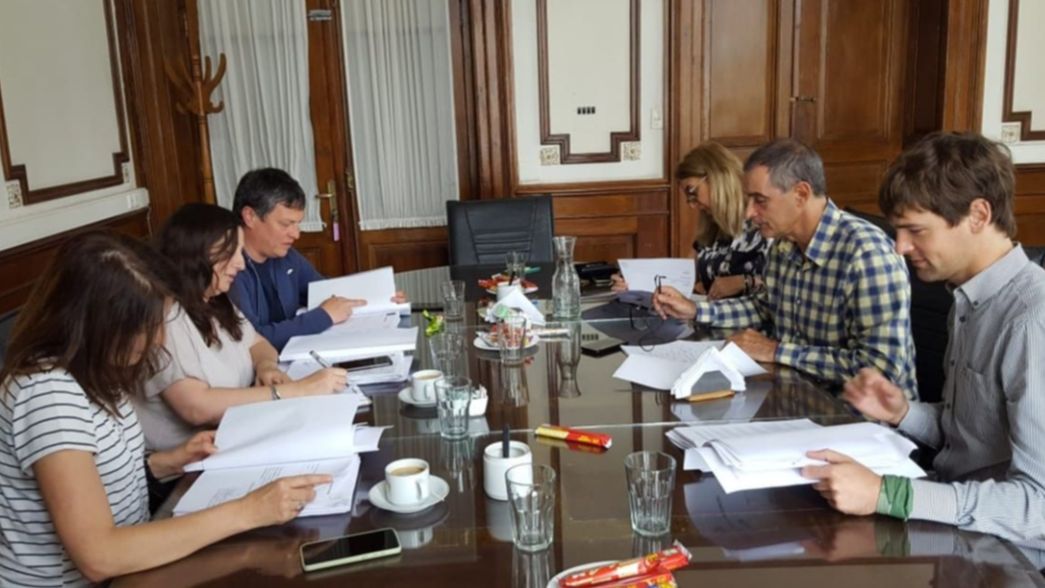 Comenzaron a analizar los 109 nombres postulados para el puesto de defensor ciudadano