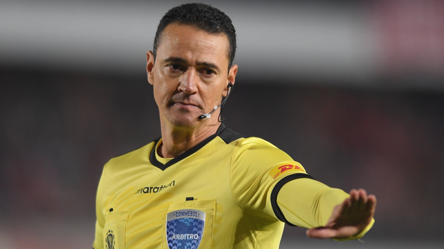 el doloroso antecedente de estudiantes con wilmar roldan, el arbitro de la vuelta ante la catolica
