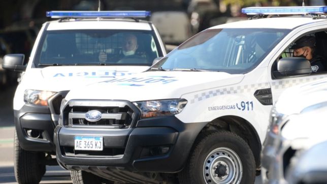 pistolas, cuchillos y capuchas: una familia sufrio una brutal entradera en la plata