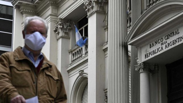 el banco central acelera una nueva politica monetaria para estimular la demanda de pesos