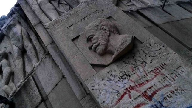 ataques vandalicos y abandono, el combo que preocupa a los vecinos de plaza rocha