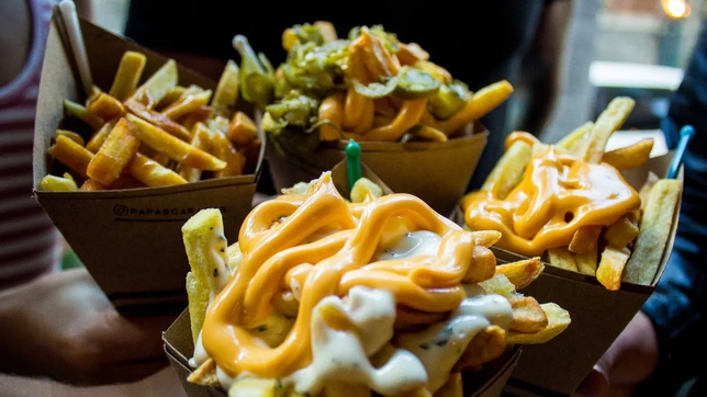 compro un cono de papas en un local de la plata y le vino lleno de gusanos