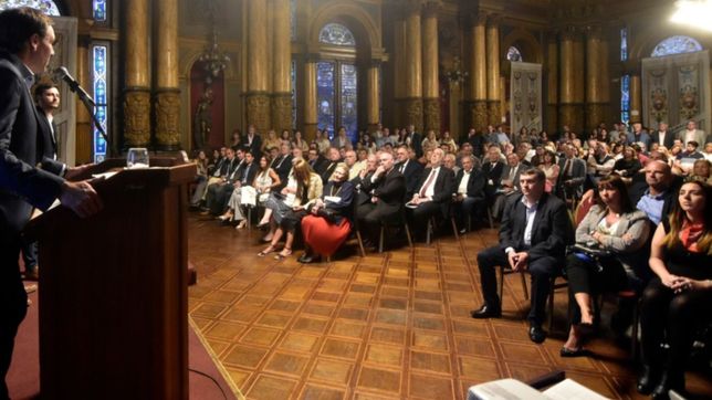 la municipalidad destaco la trayectoria del director de infogestion alfredo troncoso