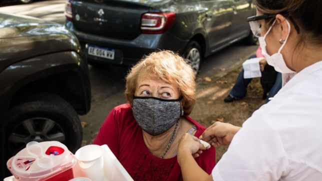 el gobierno evalua aplicar una cuarta dosis contra el covid-19: ¿quienes la recibirian?