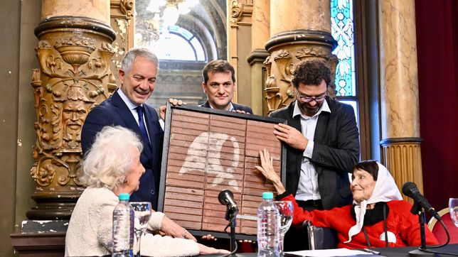 la plata distinguio a madres de plaza de mayo, a 48 anos de su fundacion