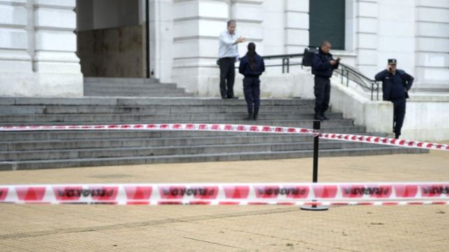 tatuaje, foto y arma: las pruebas contra el acusado de la sangrienta salidera en la plata
