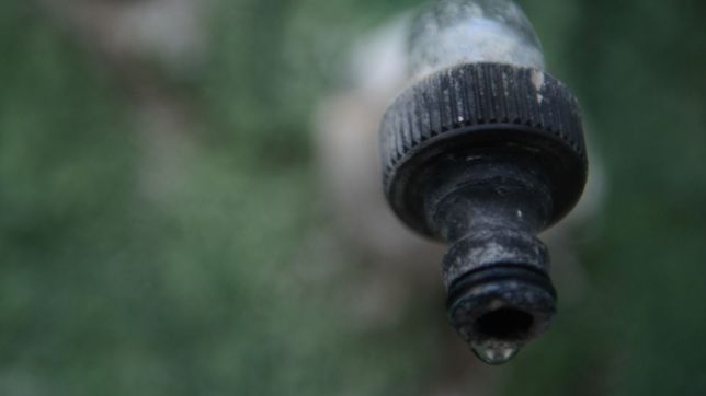 absa realiza obras en la red y anuncio que faltara agua en una zona de la plata