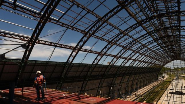 por dentro, asi avanzan las obras del techo de la estacion de tren de la plata