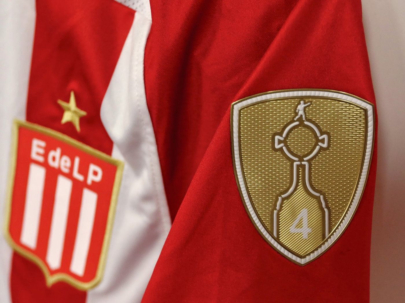 Estudiantes Parche Copa Libertadores.jpg