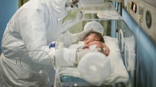 expertos identificaron una nueva cepa del covid-19 en un bebe recien nacido