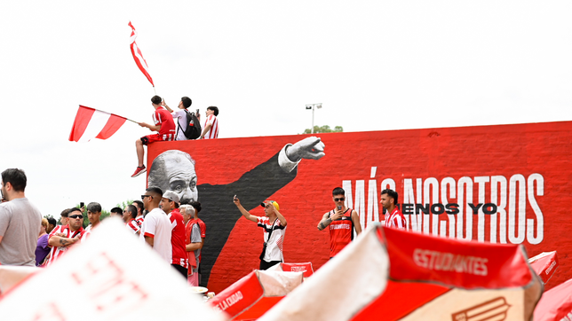 asi fue la impresionante despedida del plantel del pincha en el country club de city bell