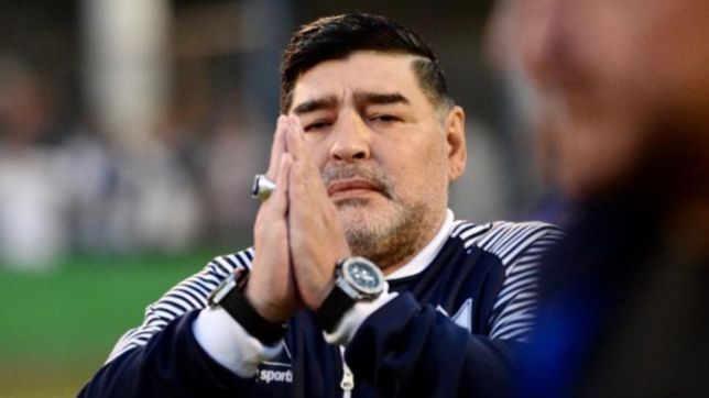video: lagrimas en los ojos maradona y pedido de perdon a los hinchas en su ingreso a la cancha