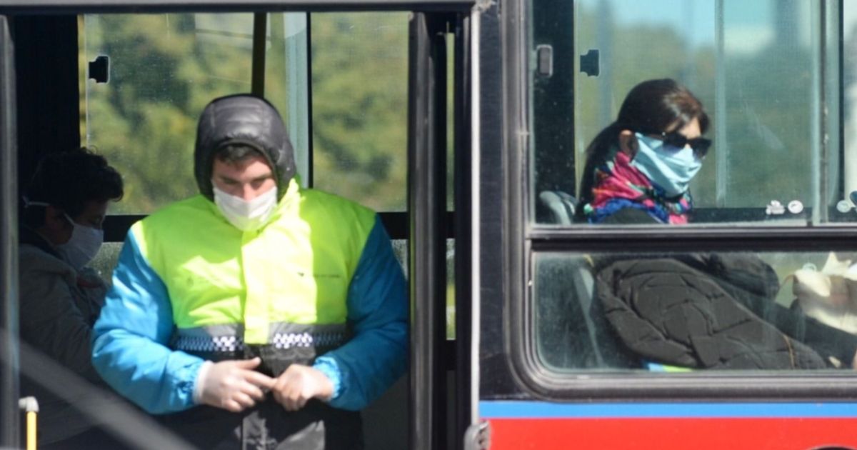 Por una deuda de subsidios podría haber un paro de micros en La Plata