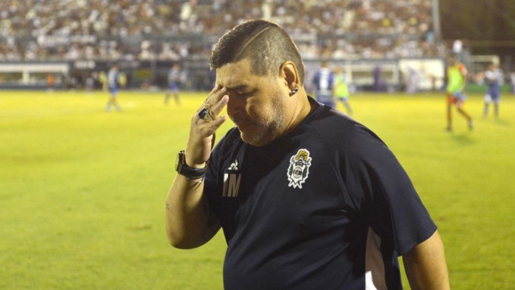 Maradona pidió trabajar por los futbolistas que no están cobrando por la cuarentena