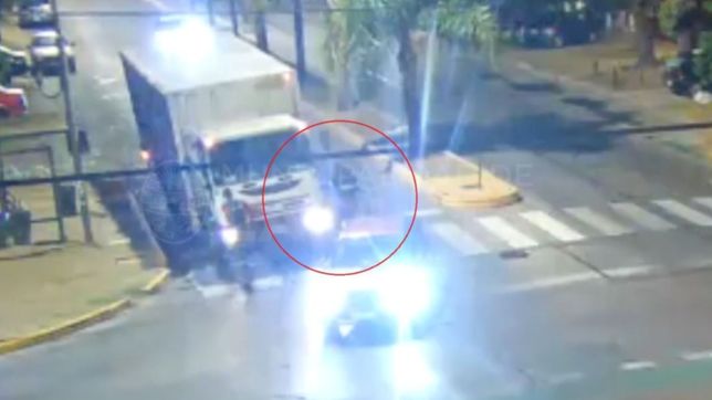 un gallo para esculapio en la plata: piratas del asfalto asaltan un camion en plena 520