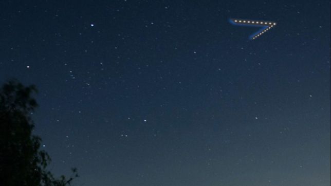 otro misterioso ovni triangular lleno de luces atraveso el cielo de berisso
