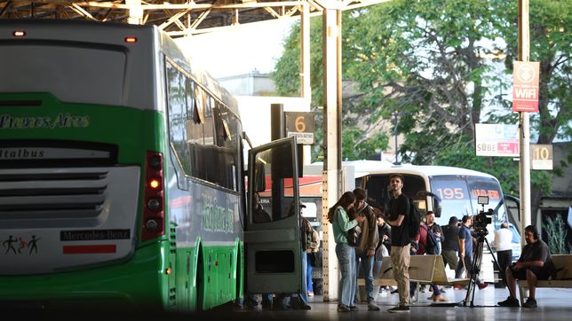 viajar en micro todos los dias de la plata a caba ya cuesta casi $200.000 al mes
