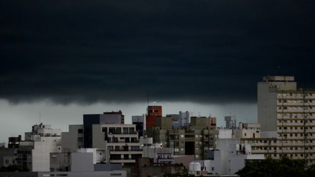 renuevan el alerta por tormentas: ¿a que hora llegan a la plata?