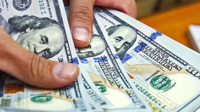 despues de tres dias seguido en alza, el dolar blue bajo 10 pesos