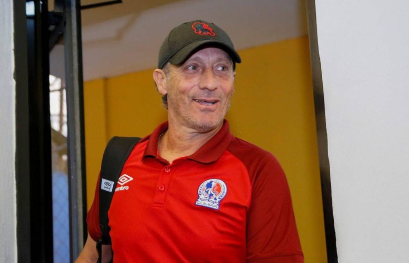 Pedro Troglio DT Olimpia.jpg