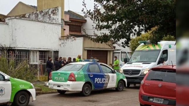 hallan a un hombre muerto dentro de una casa y a su padre deshidratado en silla de ruedas