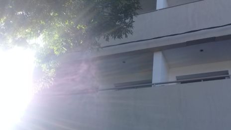 Atacaron a una platense en su casa, puso en fuga al agresor y no querían tomarle la denuncia