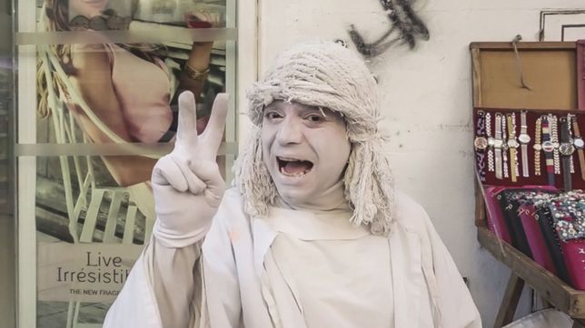 la famosa estatua viviente de la plata ira a votar disfrazada: ¿podra hacerlo?