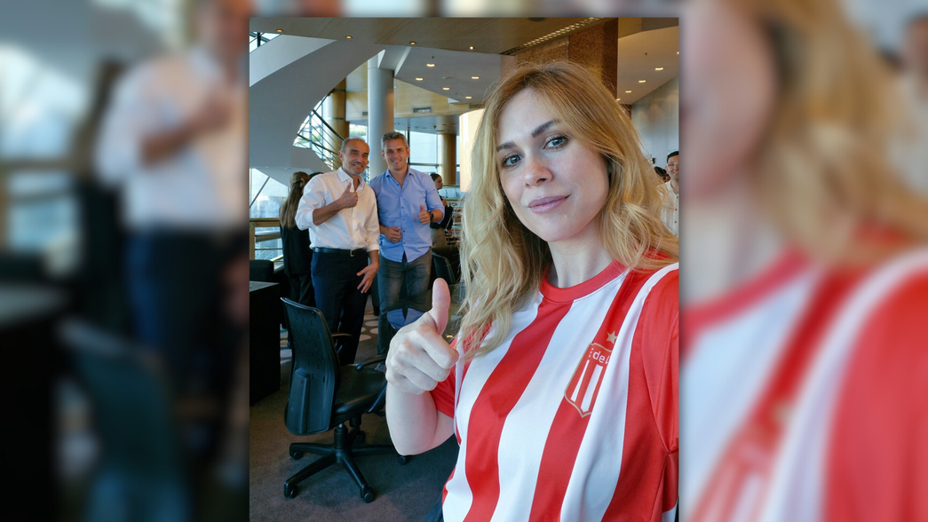 Lilia Lemoine se mostró con la camiseta de Estudiantes en plena tensión del Gobierno con la AFA