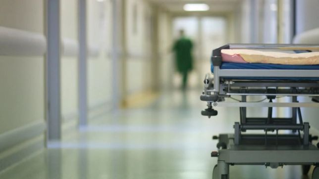 trabajadores de la clinica luminar de la plata se movilizan ante su posible cierre