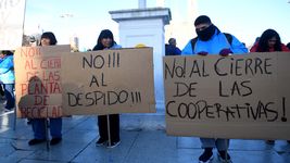 los cooperativistas vuelven a plaza moreno con un fuerte reclamo por sus puestos de trabajo