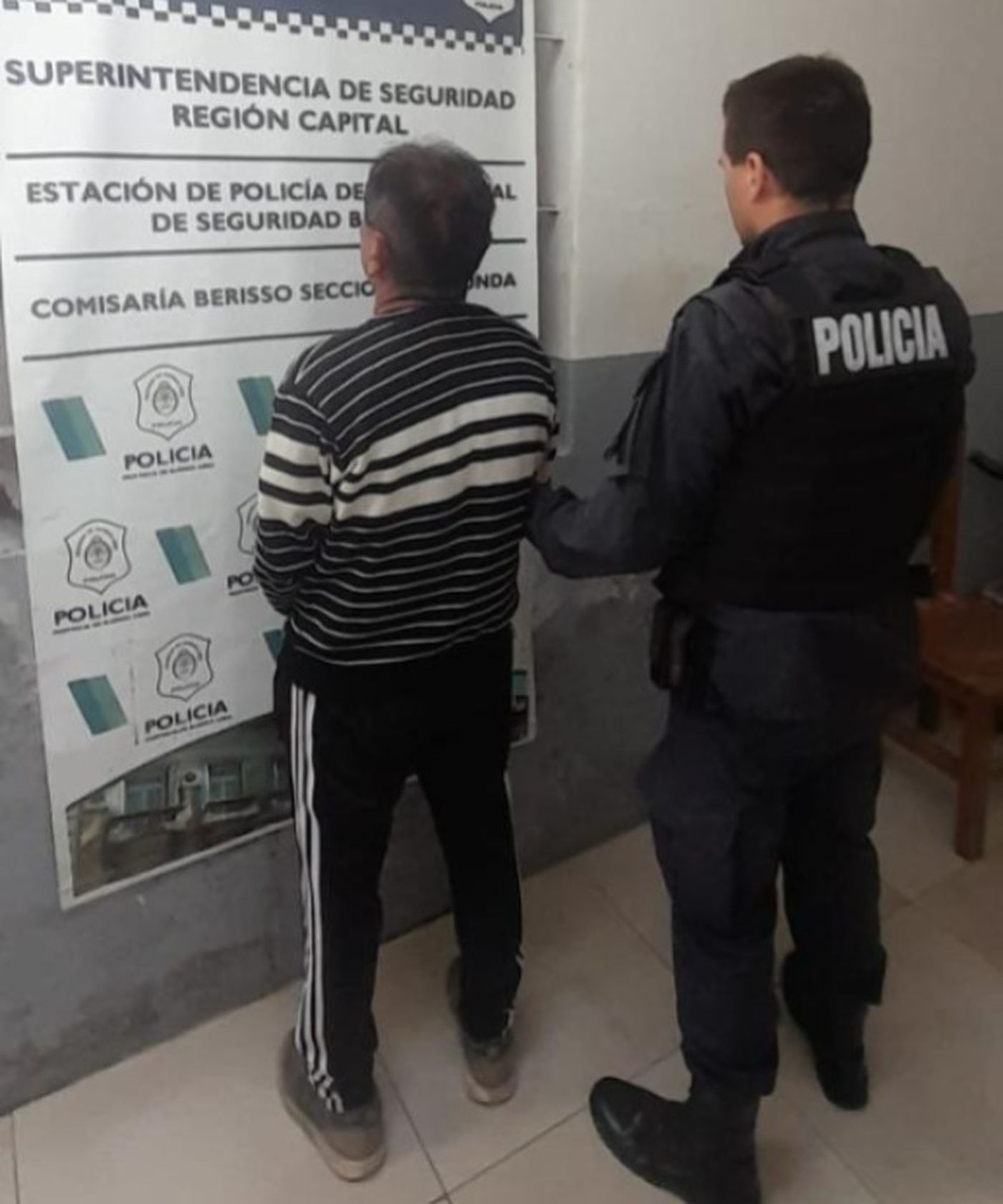 Un hombre fue detenido en Berisso por ejercer violencia de género contra su ex pareja. Un hombre fue detenido en Berisso por ejercer violencia de género contra su ex pareja.