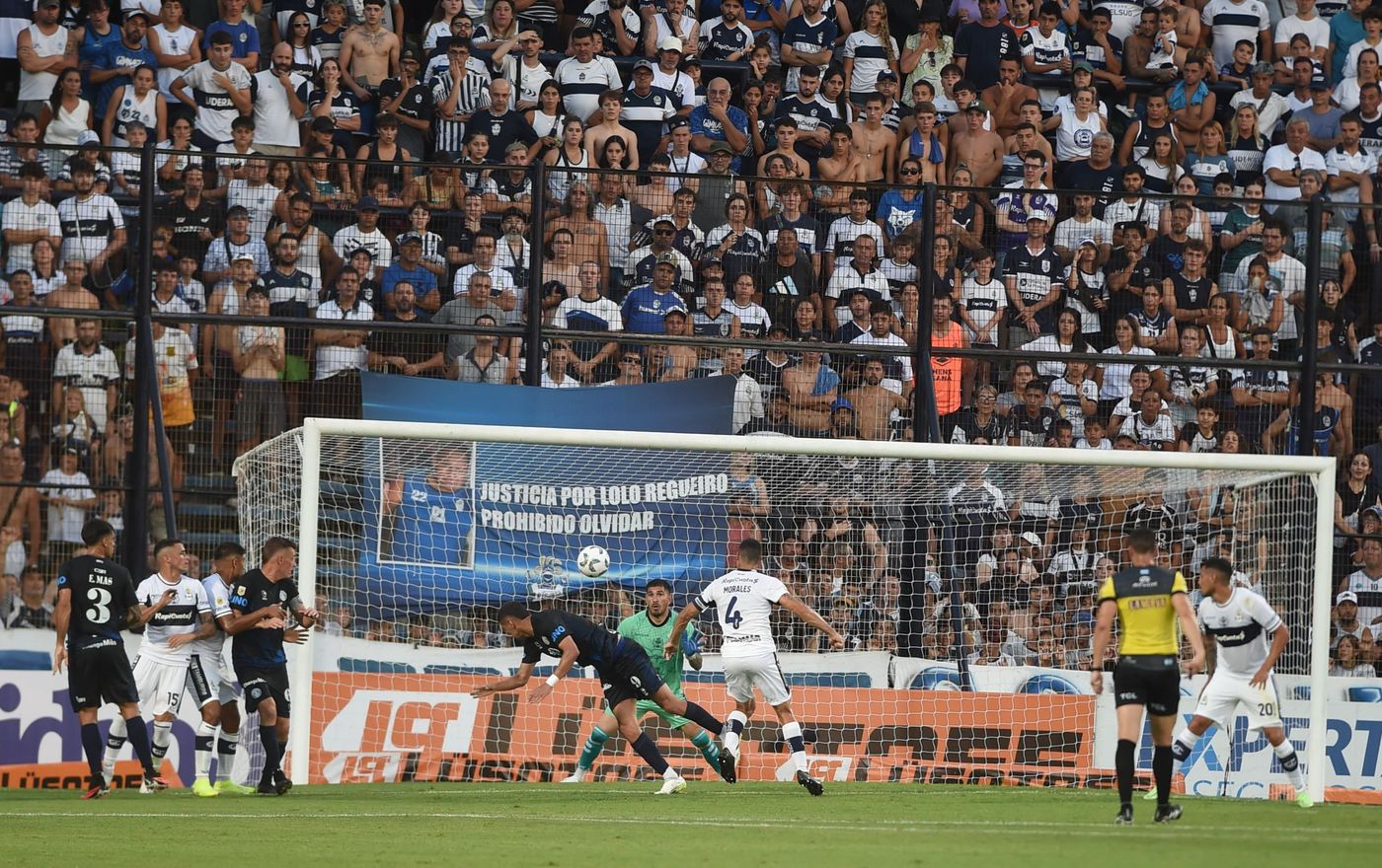 Gimnasia Independiente Rivadavia gol.jpeg
