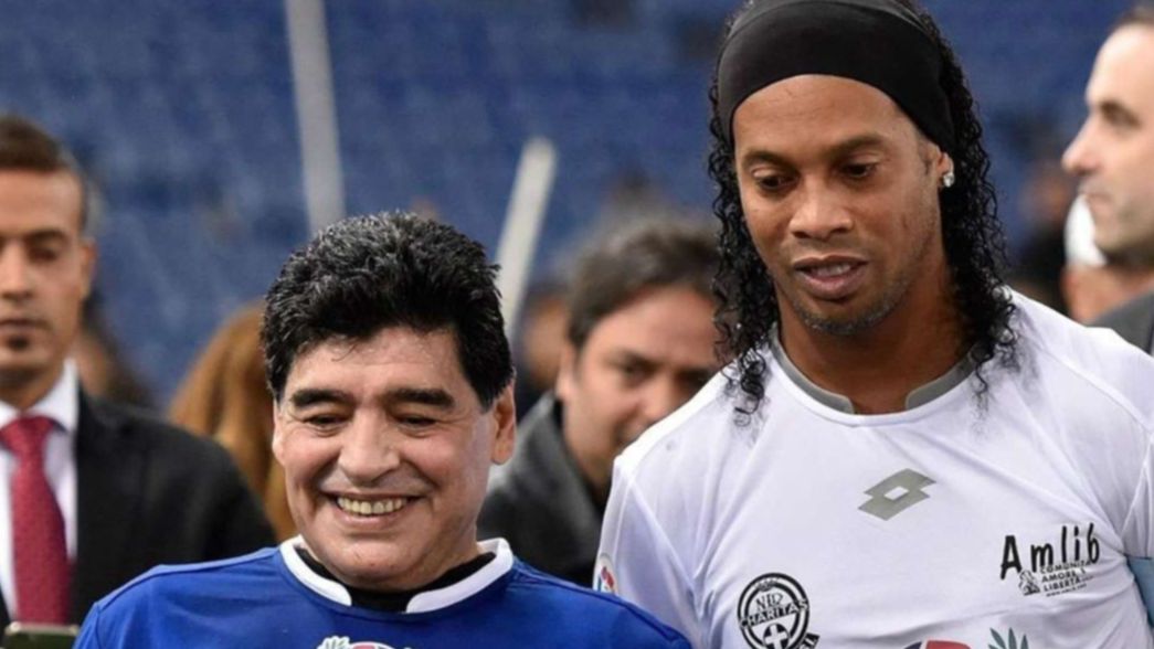 Maradona quiere a Ronaldinho en Gimnasia: Te doy el lugar que quieras