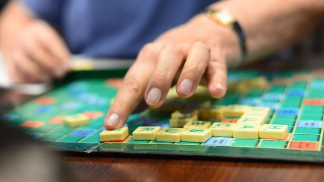 fichas, tableros y palabras: fanaticos del scrabble vuelven a reunirse en la plata