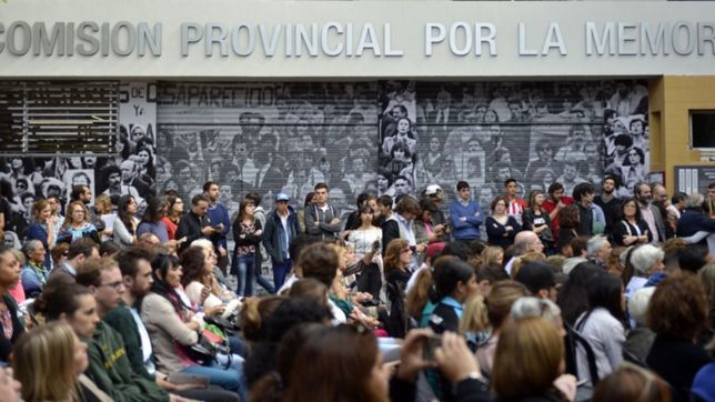 la comision provincial por la memoria inauguro una muestra sobre el espionaje policial