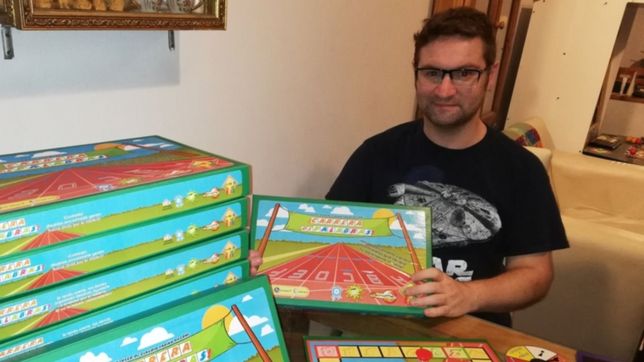 un juego de mesa hecho en la plata integra un registro mundial con creaciones del ano 1800