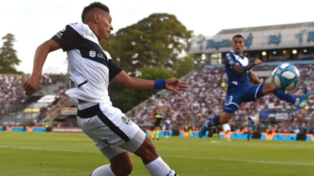 gimnasia lo busco pero no pudo con velez y termino empatando en el bosque