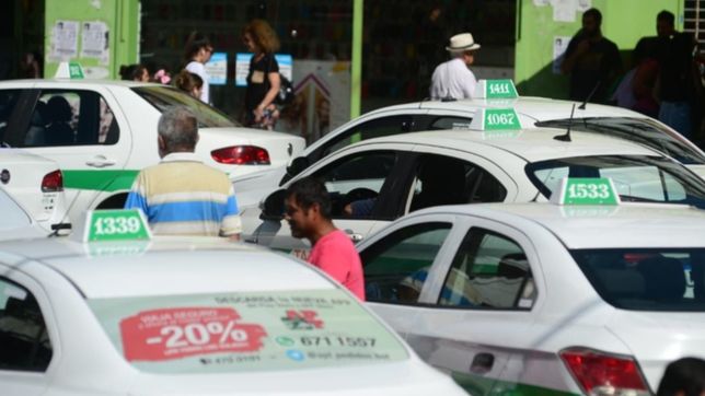 los taxistas de la plata marchan contra uber y la ciudad es un infierno