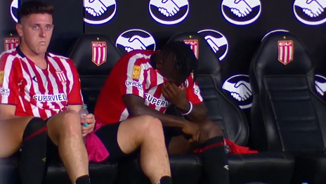 Edwuin Cetré salió con lágrimas en los ojos y genera preocupación en Estudiantes Edwuin Cetré salió con lágrimas en los ojos y genera preocupación en Estudiantes