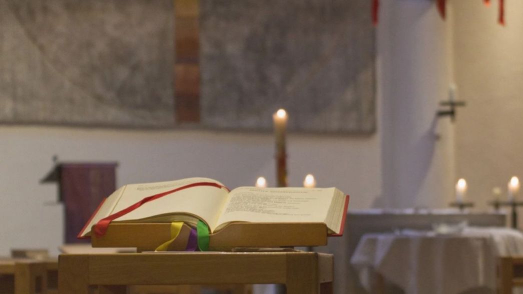 Buscan a una mujer que abandonó a sus tres hijos en una iglesia de La Plata
