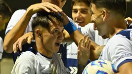 gimnasia tuvo un gran segundo tiempo y goleo a acassuso por copa argentina