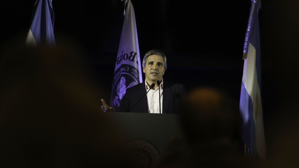 Caputo acusó a la oposición de querer voltear a Milei tras el revés legislativo en el Congreso