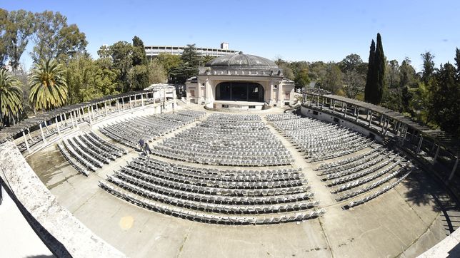 avanza la licitacion para restaurar el teatro del lago con la apertura de los sobres con las ofertas