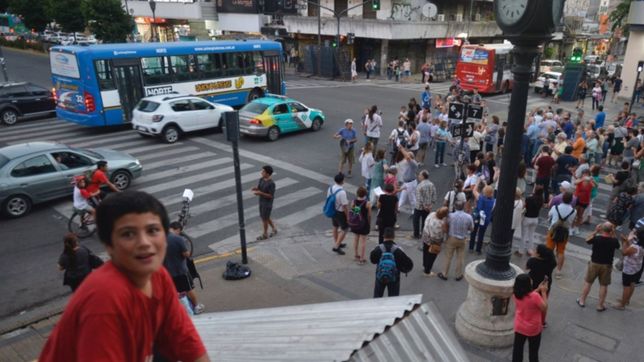 el ruidazo contra el aumento de las tarifas se sintio con fuerza en la plata