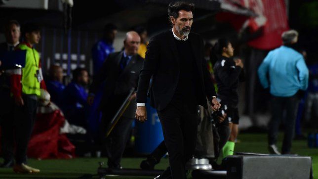 la desesperacion es mala consejera: el dt de estudiantes puso la mira en boca