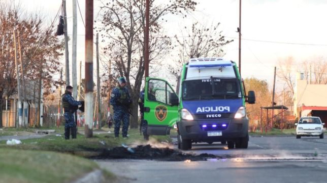 tension frente a una iglesia de la plata por el presunto abuso de una nena de 13 anos